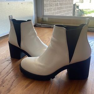 WOMEN’S BLACK AND WHITE BOOTIES SIZE 7